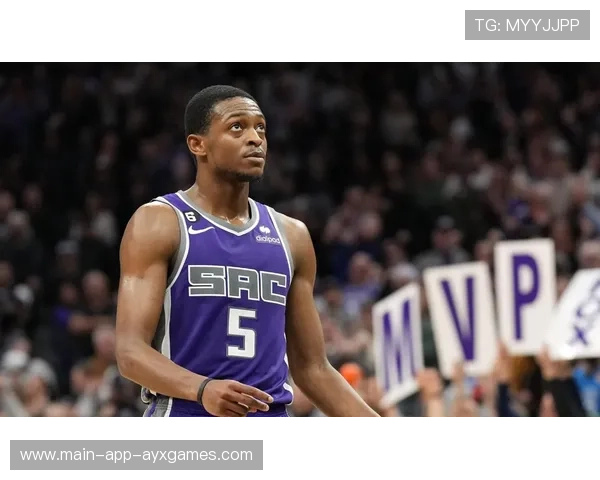 国王福克斯单挑绝对速度冲击篮筐成功